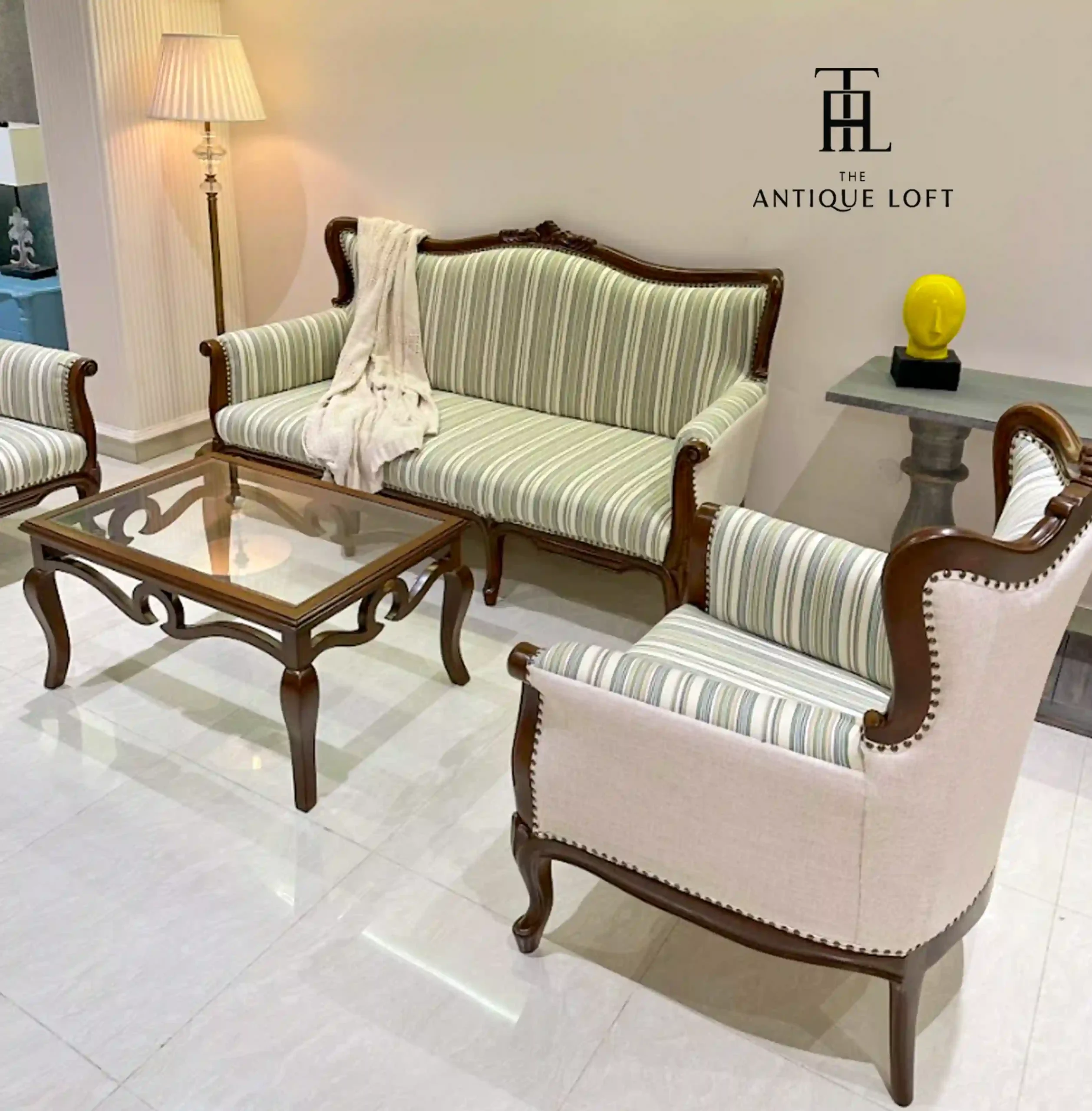 3 Queen Anne 1.0 Sofa 2