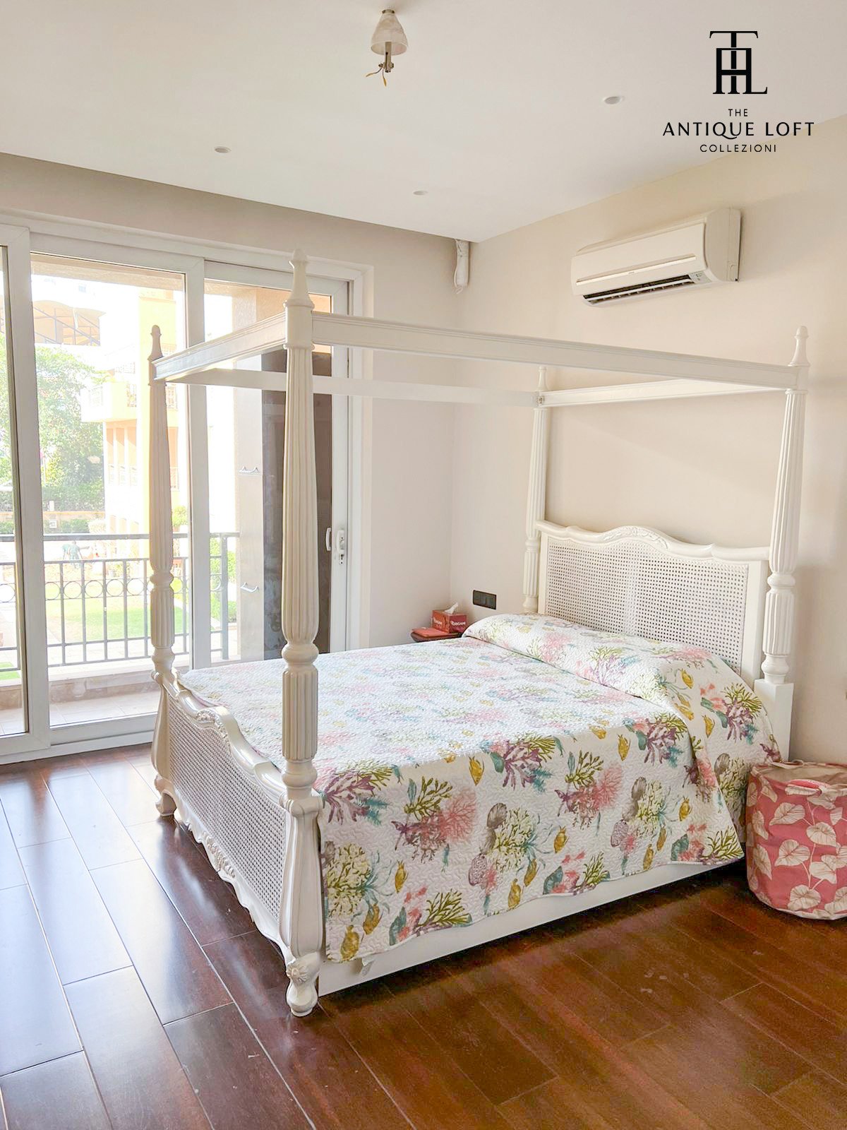 Roma Cane Poster Bed